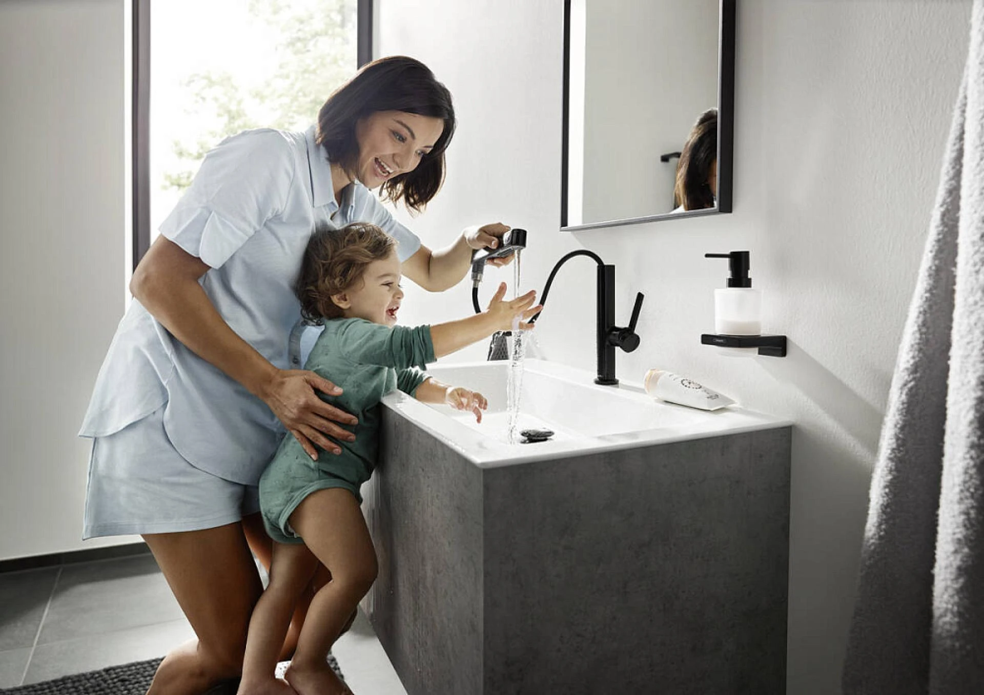 Фото - Смеситель для раковины Hansgrohe Finoris 230 76063670, матовый черный - Hansgrohe