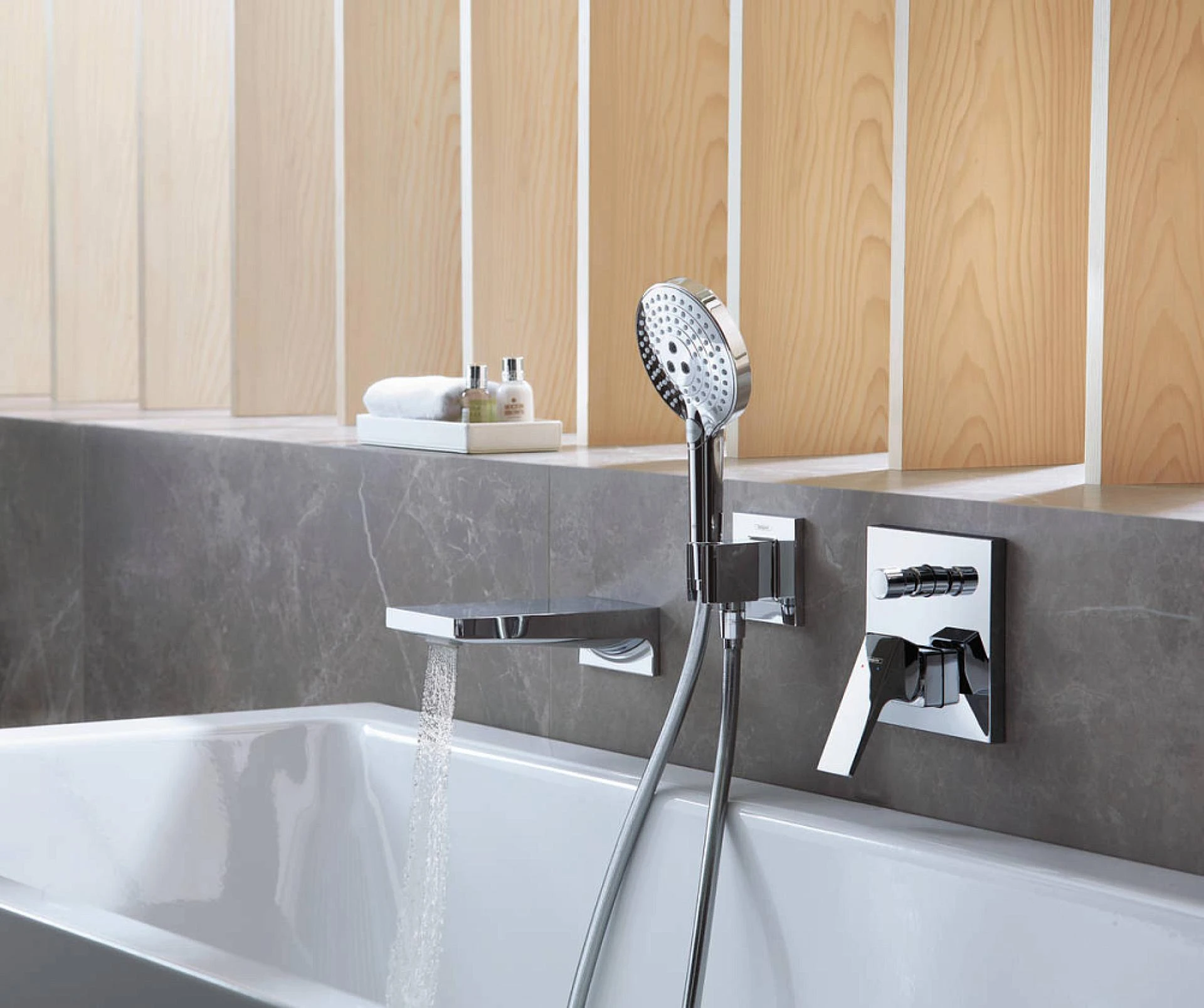 Фото - Смеситель для ванны Hansgrohe Metropol 32546700, белый - Hansgrohe