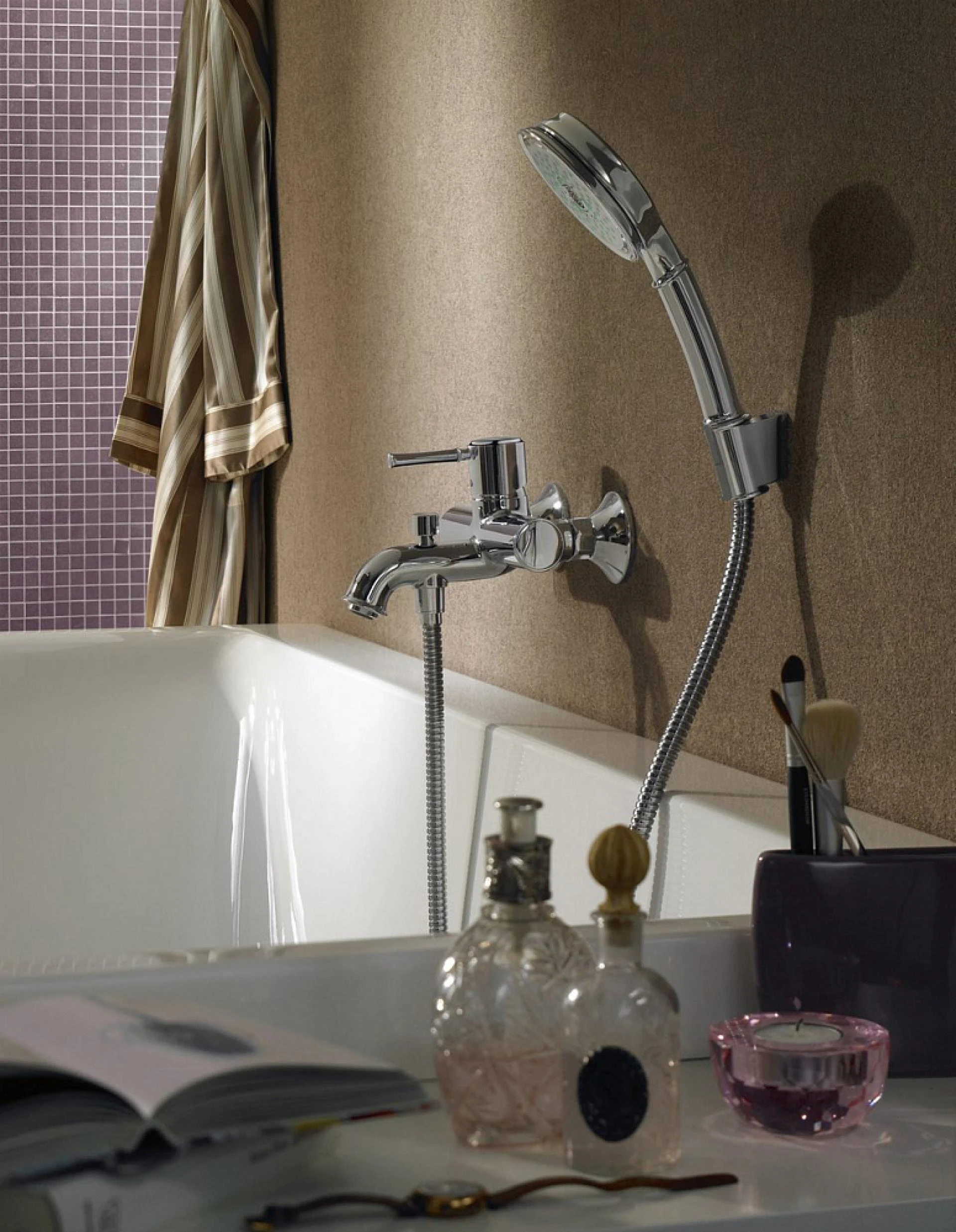 Фото - Смеситель Hansgrohe Talis Classic 14140000 для ванны с душем - Hansgrohe