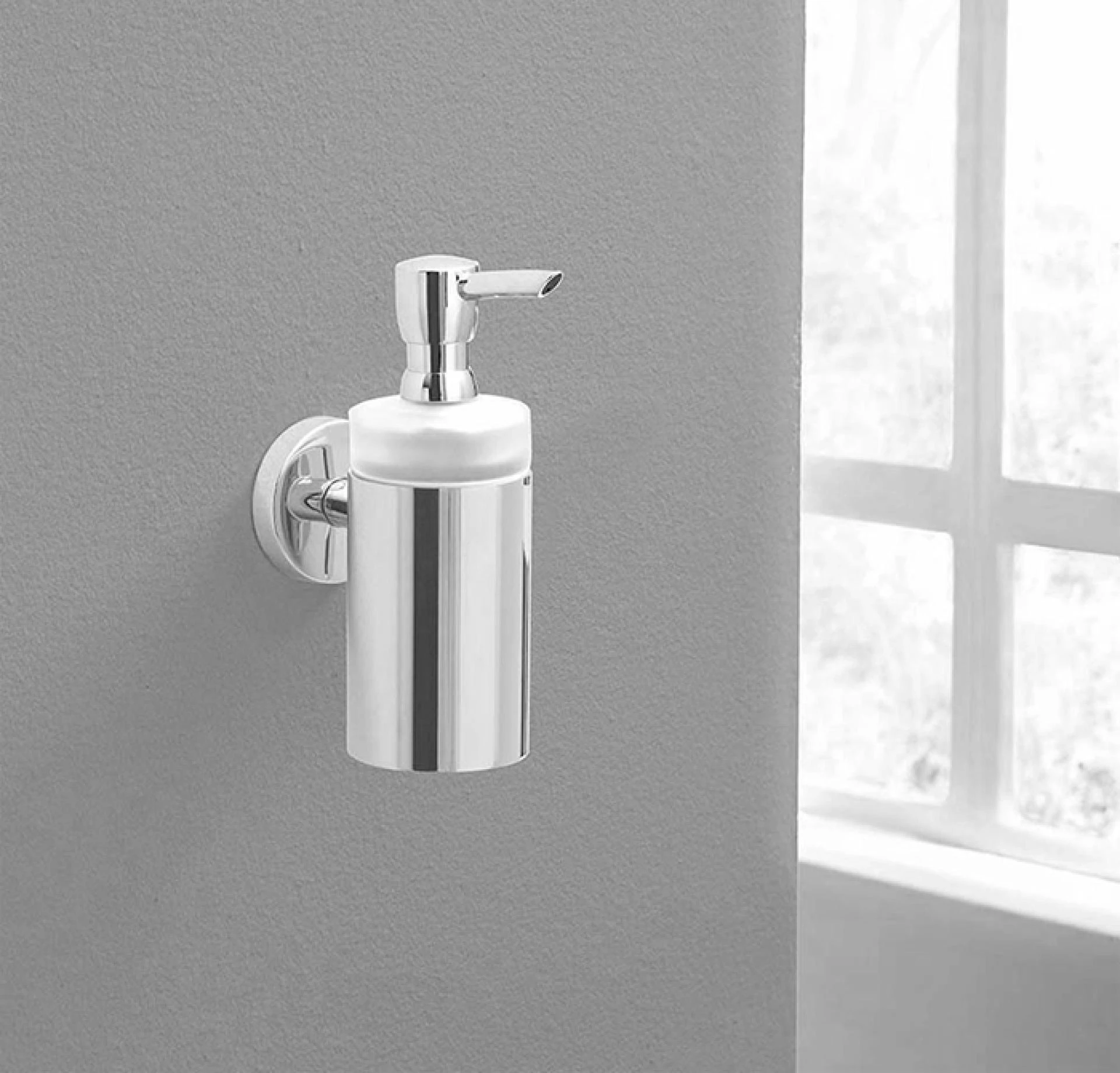 Фото - Дозатор для жидкого мыла Hansgrohe Logis 352129 хром - Hansgrohe