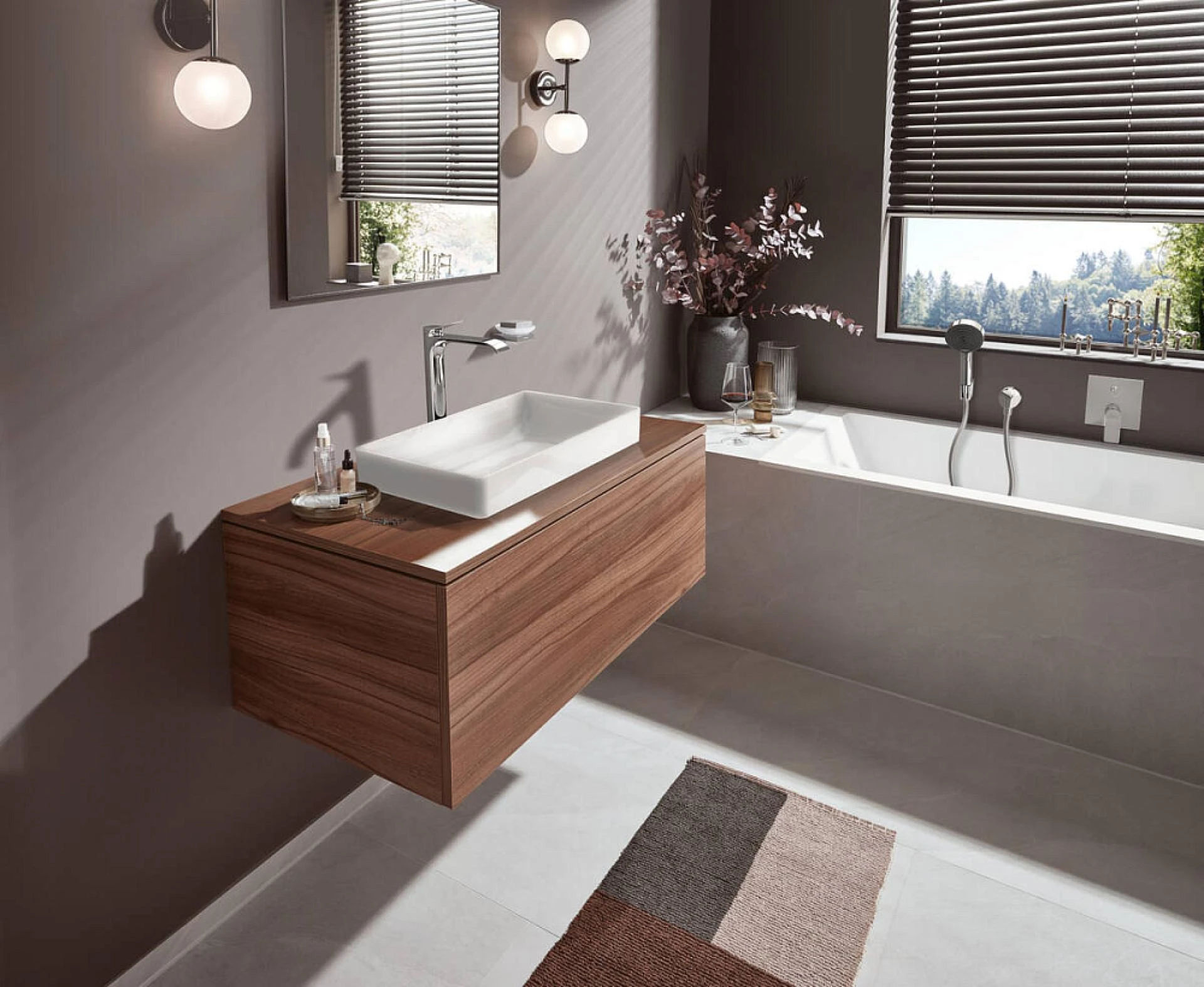 Фото - Смеситель для ванны с душем Hansgrohe Vivenis 75415000, хром - Hansgrohe