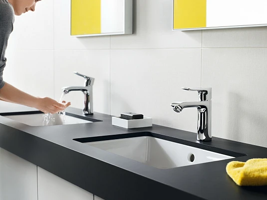 Фото - Смеситель Hansgrohe Metris 31285000 для раковины с гигиеническим душем - Hansgrohe